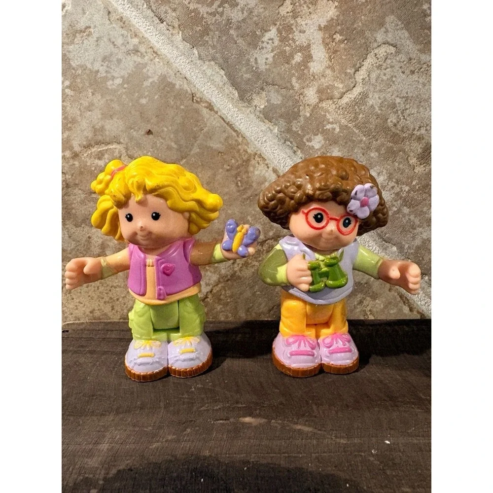 Fisher Price Little People Sarah Lynn and Maggie Camping Adventure Figures Pair